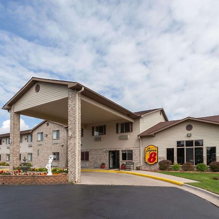 Super 8 by Wyndham Big Rapids Motel Bagian luar foto