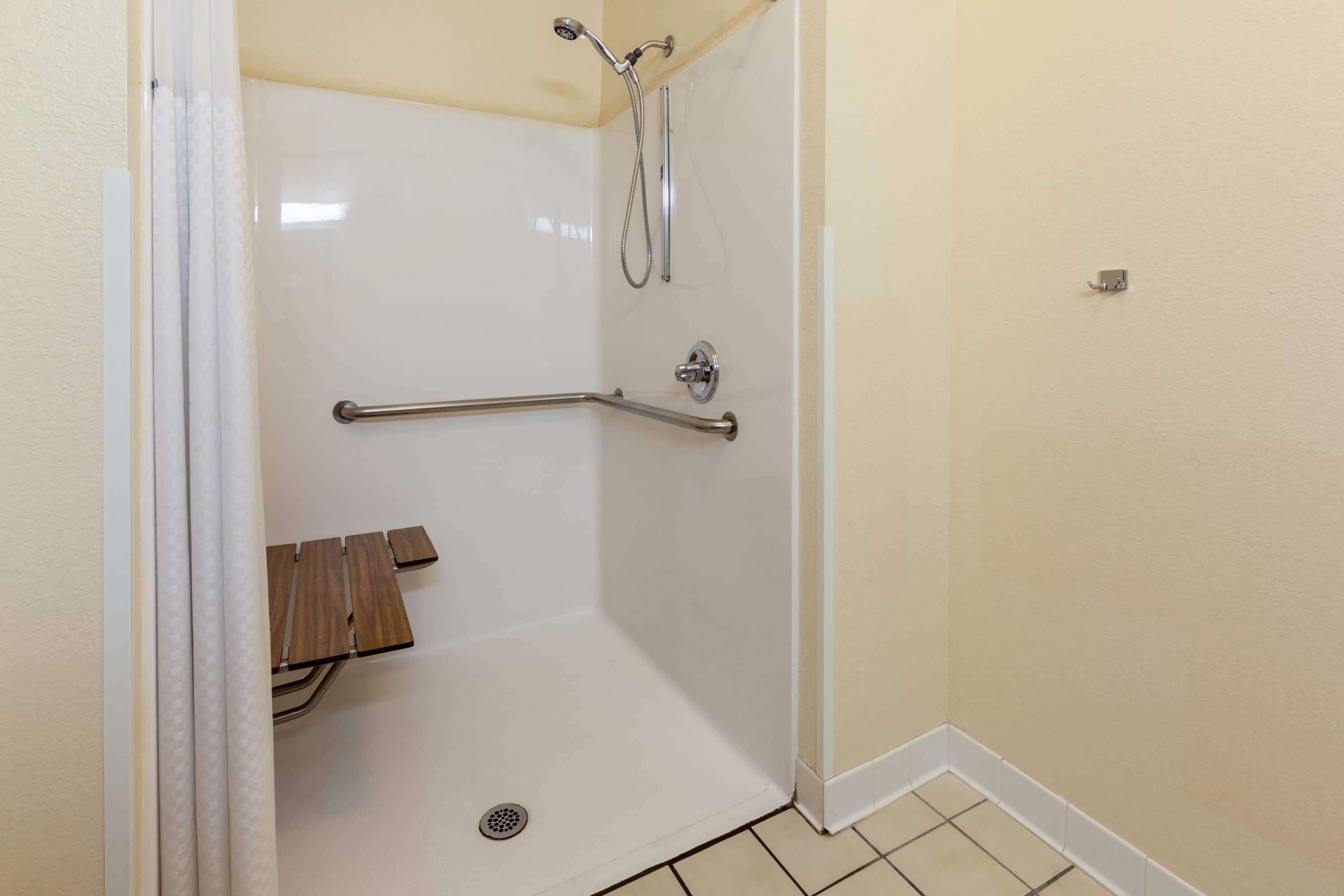 Super 8 by Wyndham Big Rapids Motel Bagian luar foto