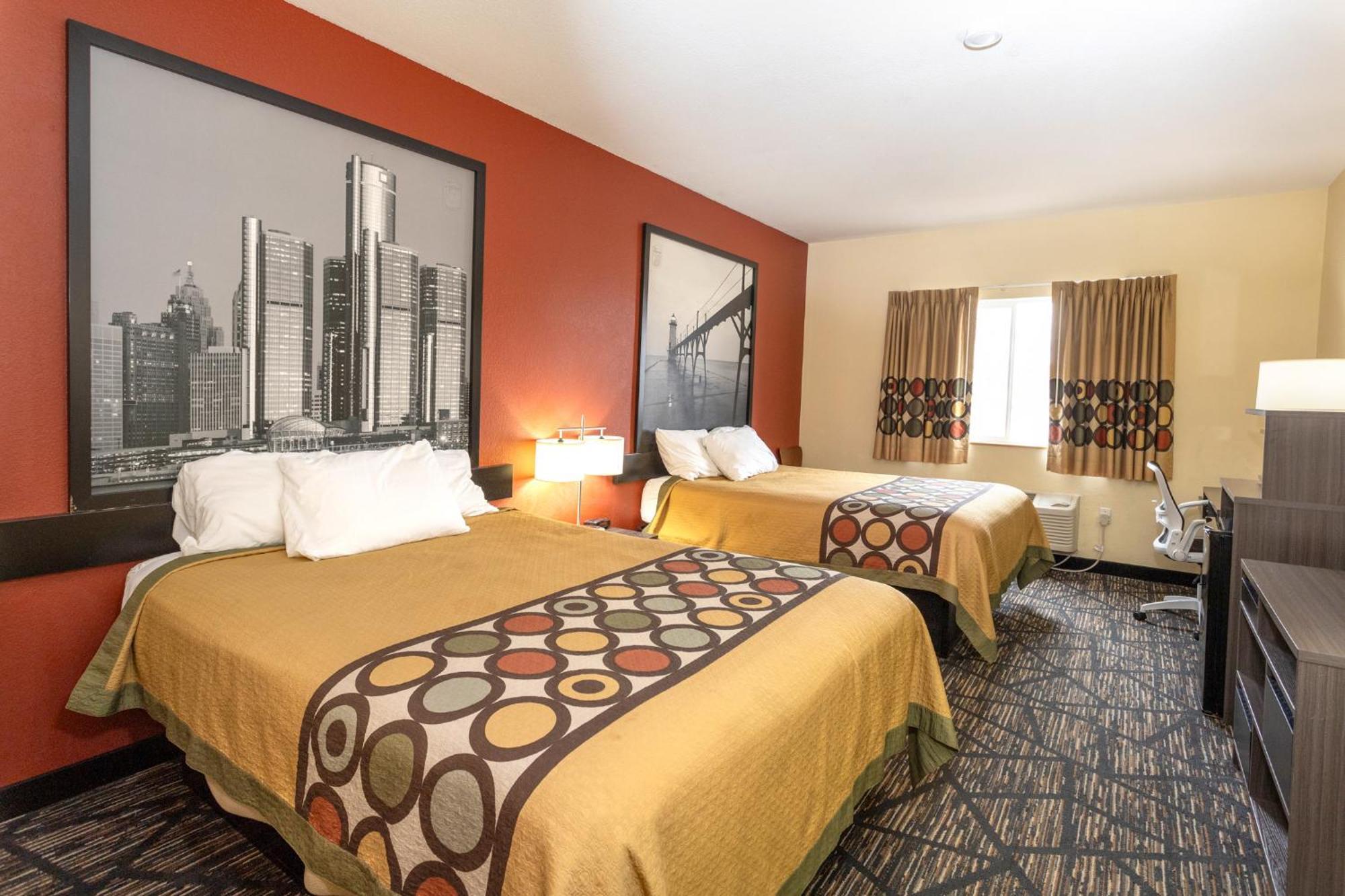 Super 8 by Wyndham Big Rapids Motel Bagian luar foto