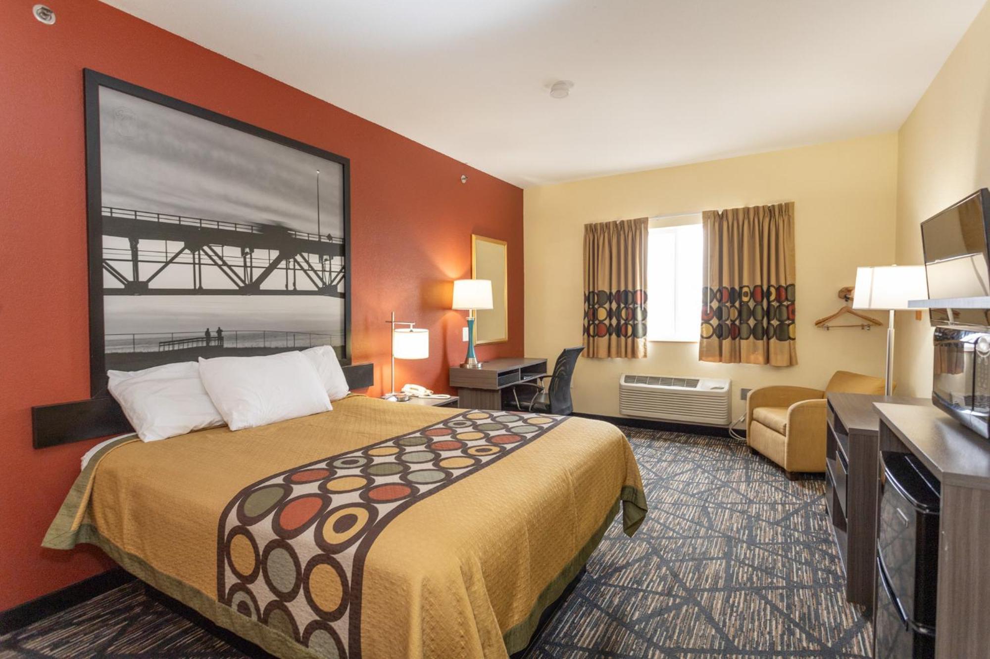 Super 8 by Wyndham Big Rapids Motel Bagian luar foto