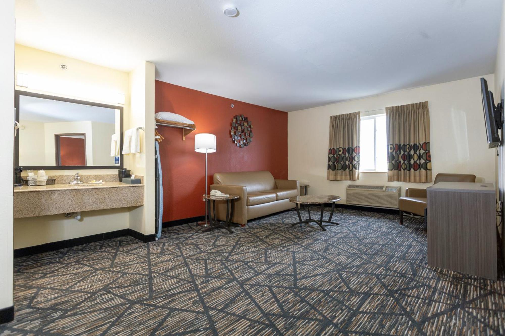 Super 8 by Wyndham Big Rapids Motel Bagian luar foto