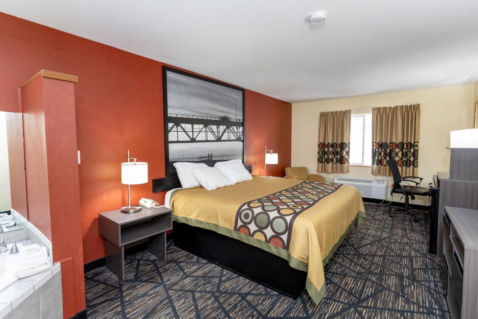 Super 8 by Wyndham Big Rapids Motel Bagian luar foto