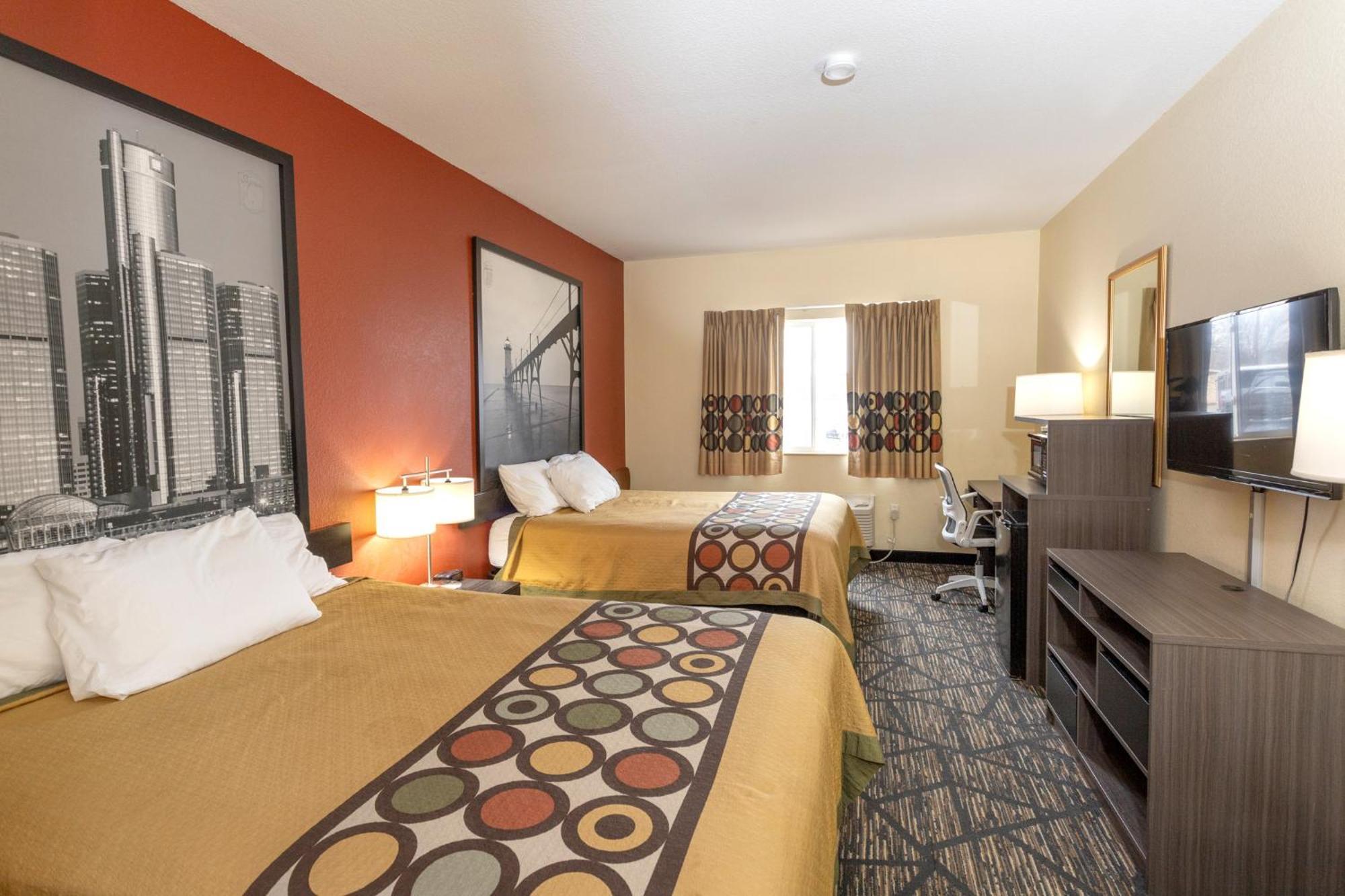 Super 8 by Wyndham Big Rapids Motel Bagian luar foto