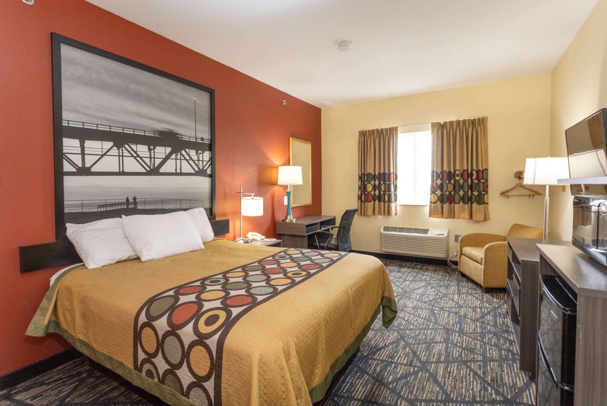 Super 8 by Wyndham Big Rapids Motel Bagian luar foto
