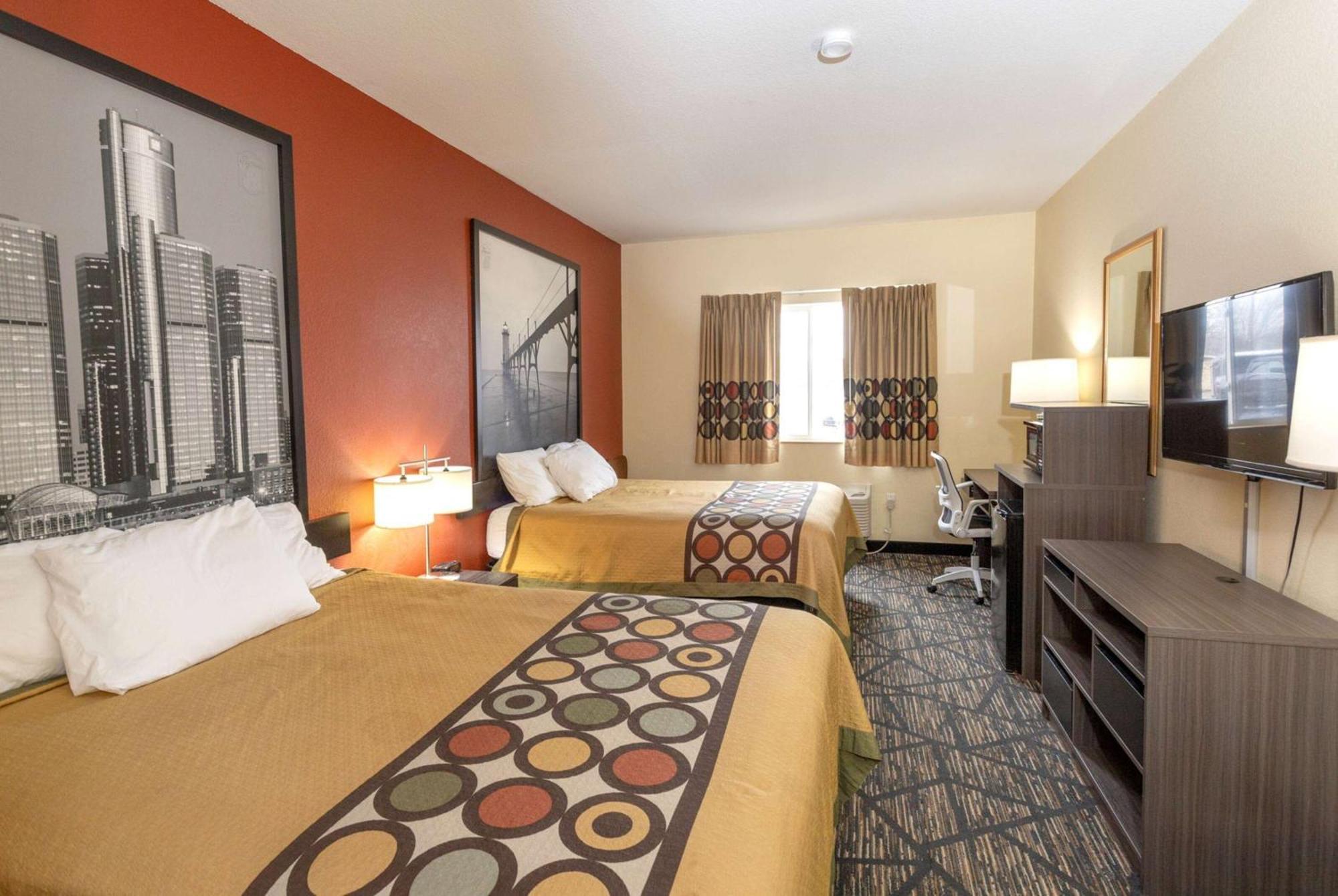 Super 8 by Wyndham Big Rapids Motel Bagian luar foto