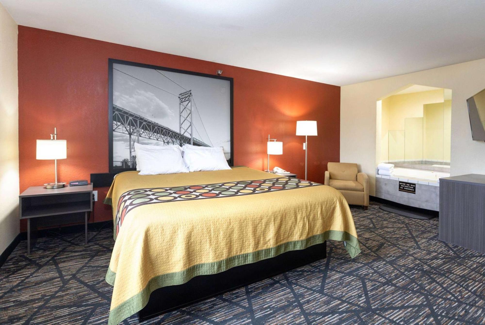 Super 8 by Wyndham Big Rapids Motel Bagian luar foto