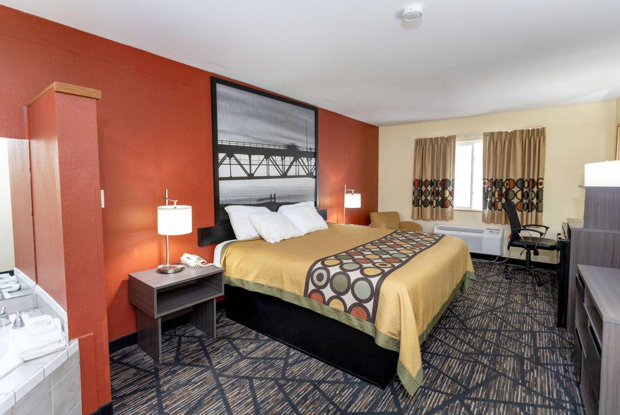 Super 8 by Wyndham Big Rapids Motel Bagian luar foto